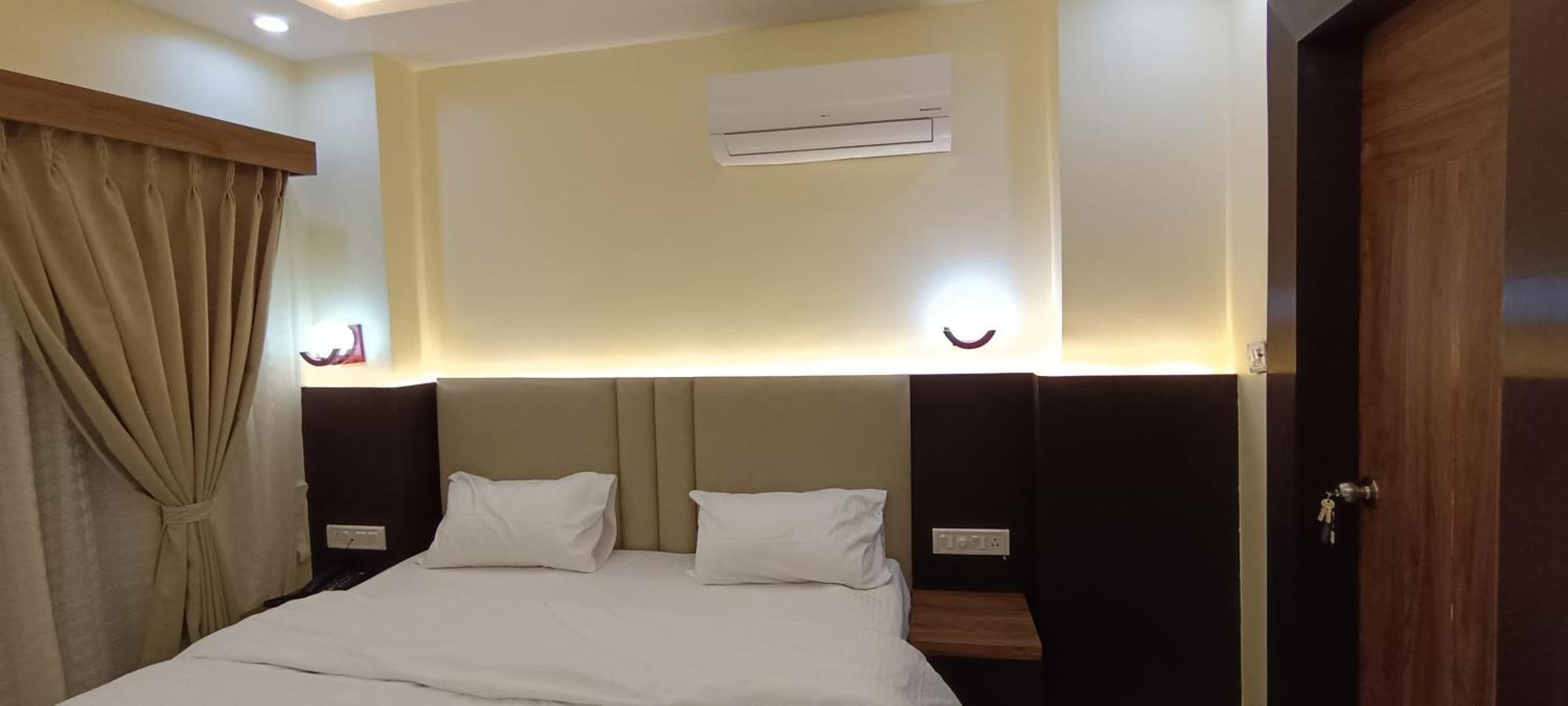 The Banaras Hotel Varanasi Exterior photo