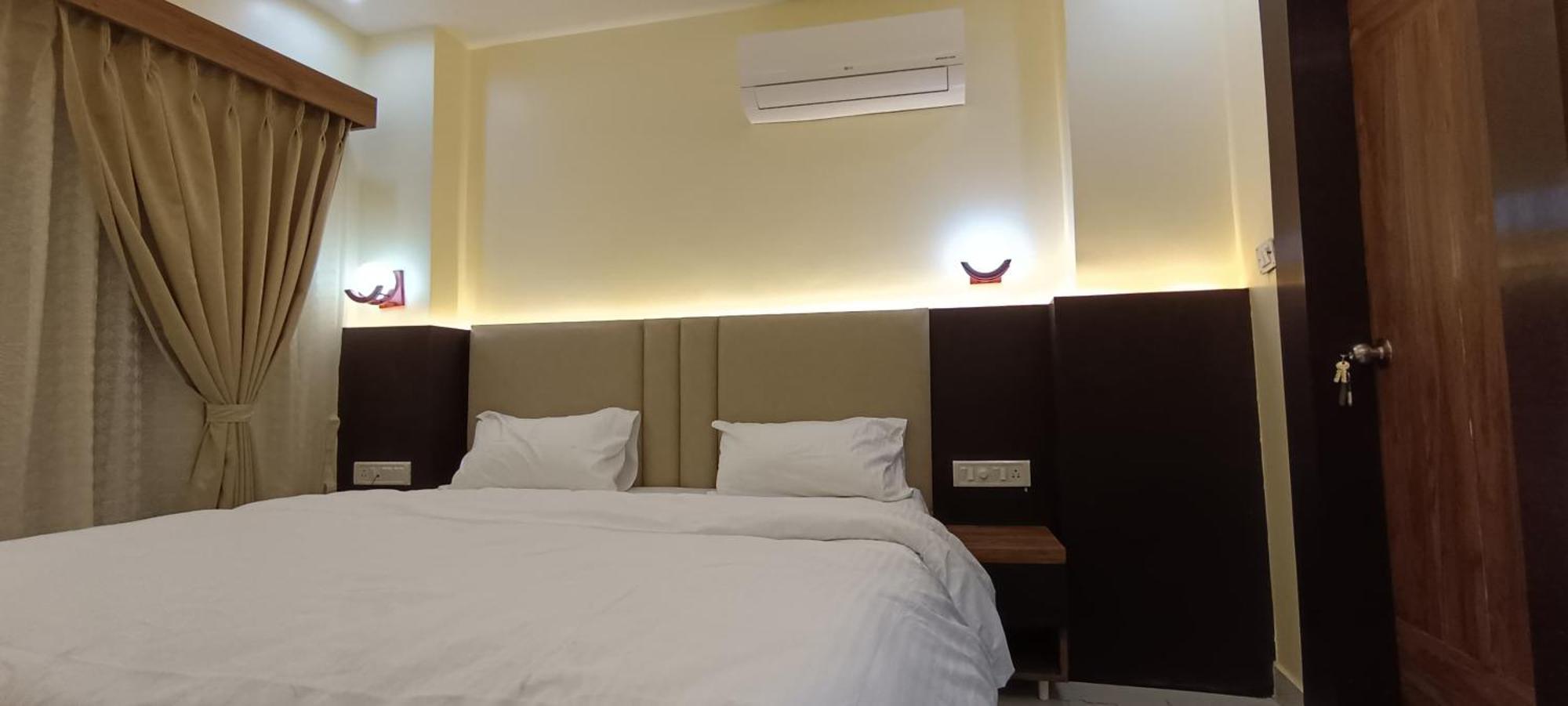 The Banaras Hotel Varanasi Exterior photo